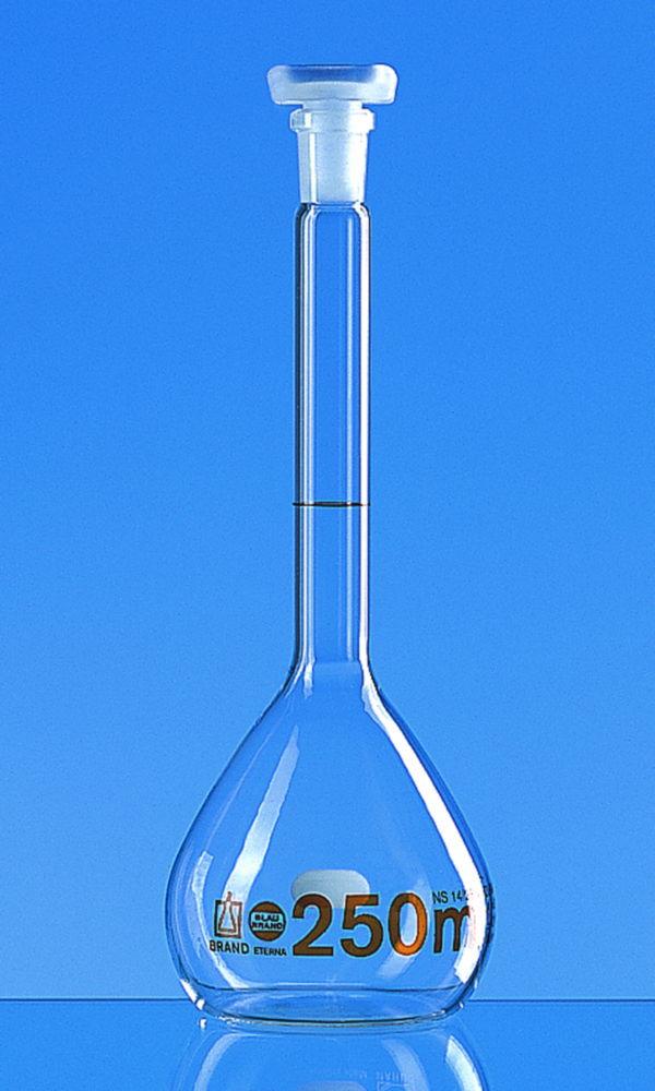 Volumetric flasks 200 ml, NS 14/23 BLAUBRAND-ETERNA, cl.A, conformity certified with PP-stopper, Borosilicate 3.3 pack of 2